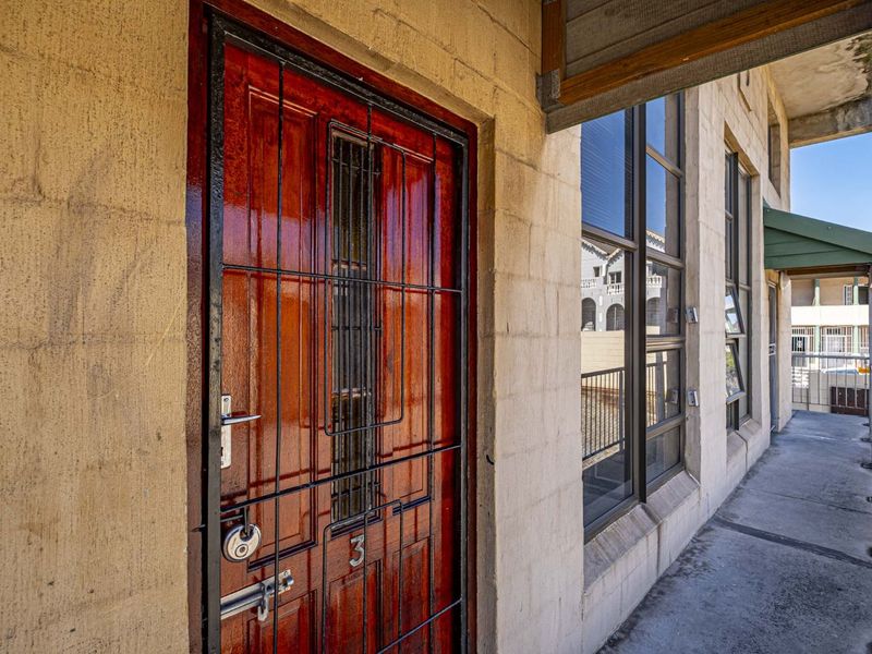 Apartment For Sale in Richmond Hill - Photo 2