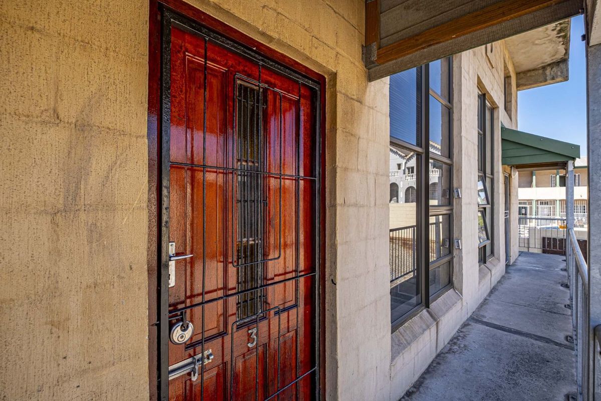 Apartment For Sale in Richmond Hill - Photo 2