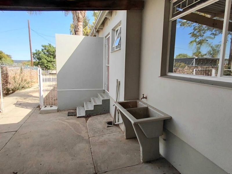 House For Sale in Oudtshoorn North - Photo 9