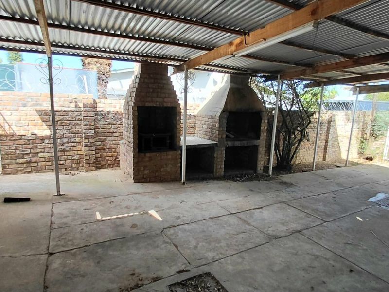 House For Sale in Oudtshoorn North - Photo 8