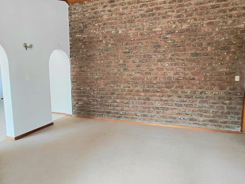 House For Sale in Oudtshoorn North - Photo 6