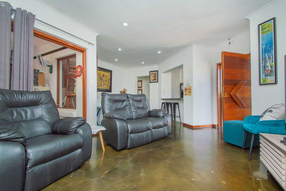 House For Sale in Radiokop - Photo 5