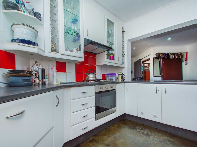 House For Sale in Radiokop - Photo 10