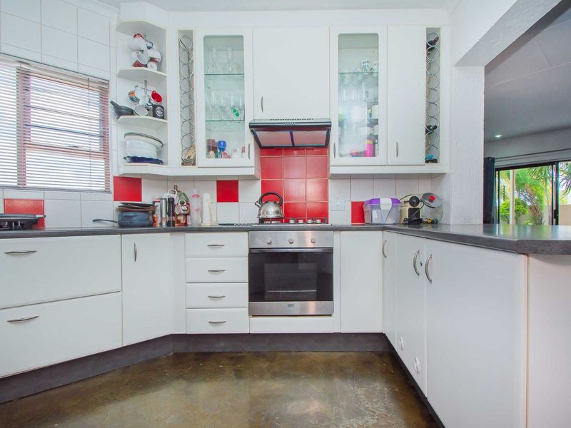 House For Sale in Radiokop - Photo 9