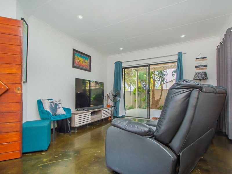 House For Sale in Radiokop - Photo 4