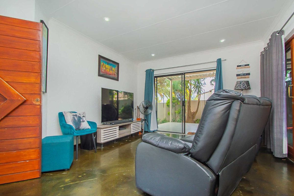 House For Sale in Radiokop - Photo 4