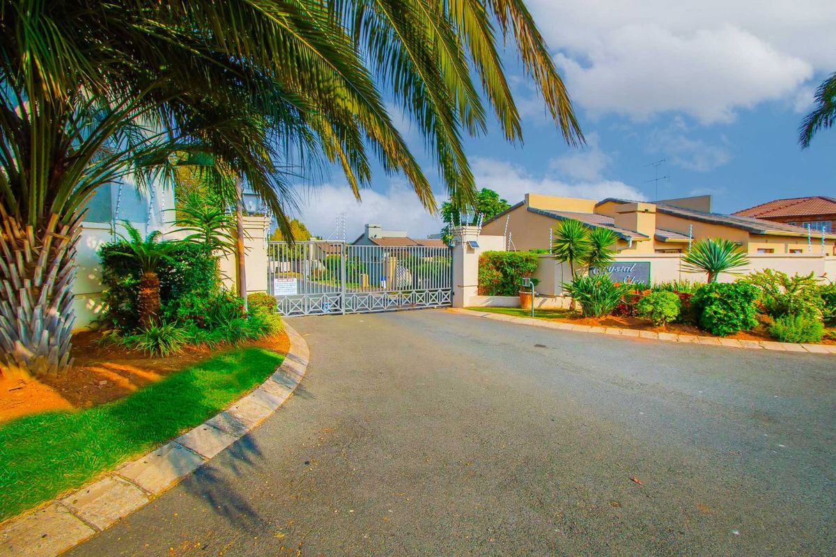 House For Sale in Radiokop - Photo 2