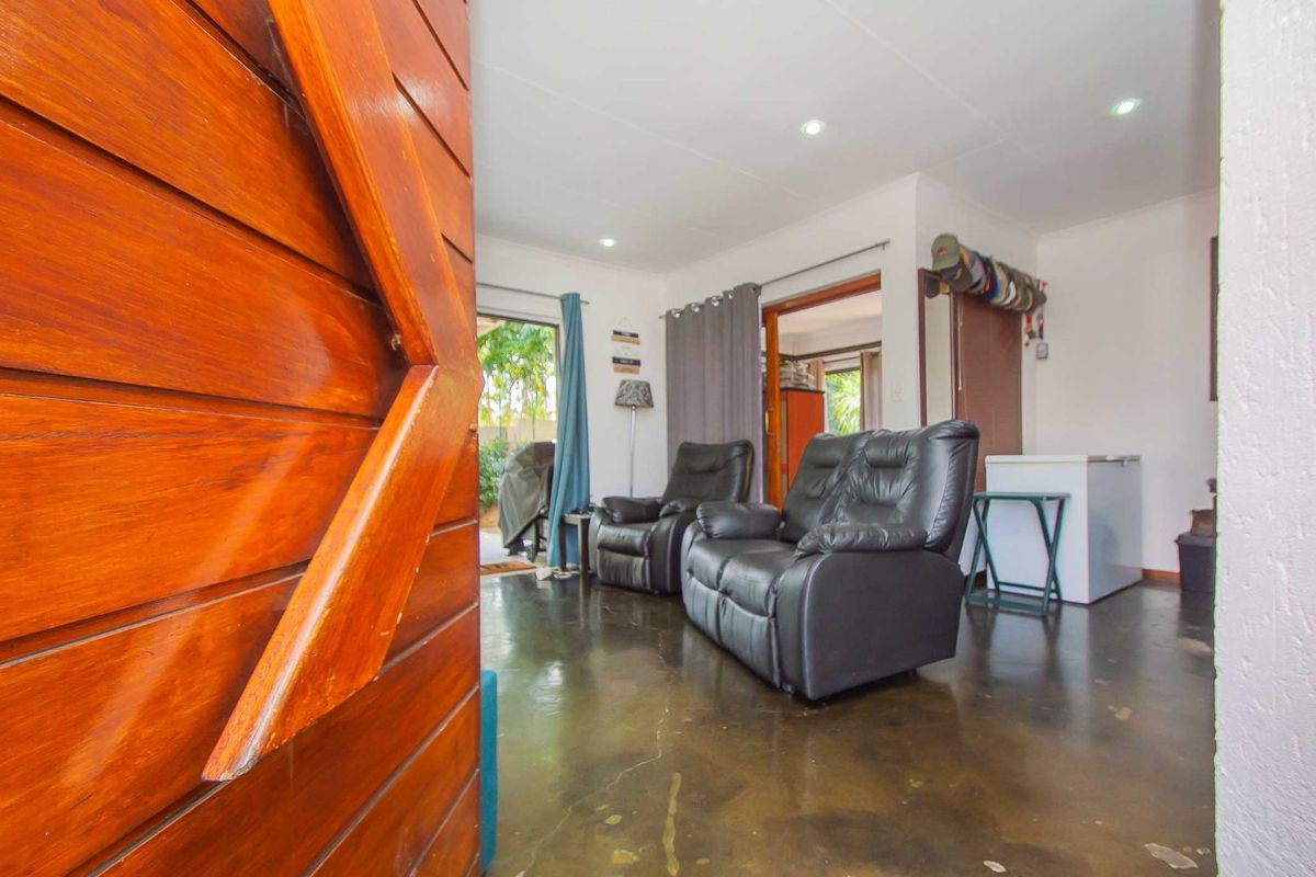 House For Sale in Radiokop - Photo 3