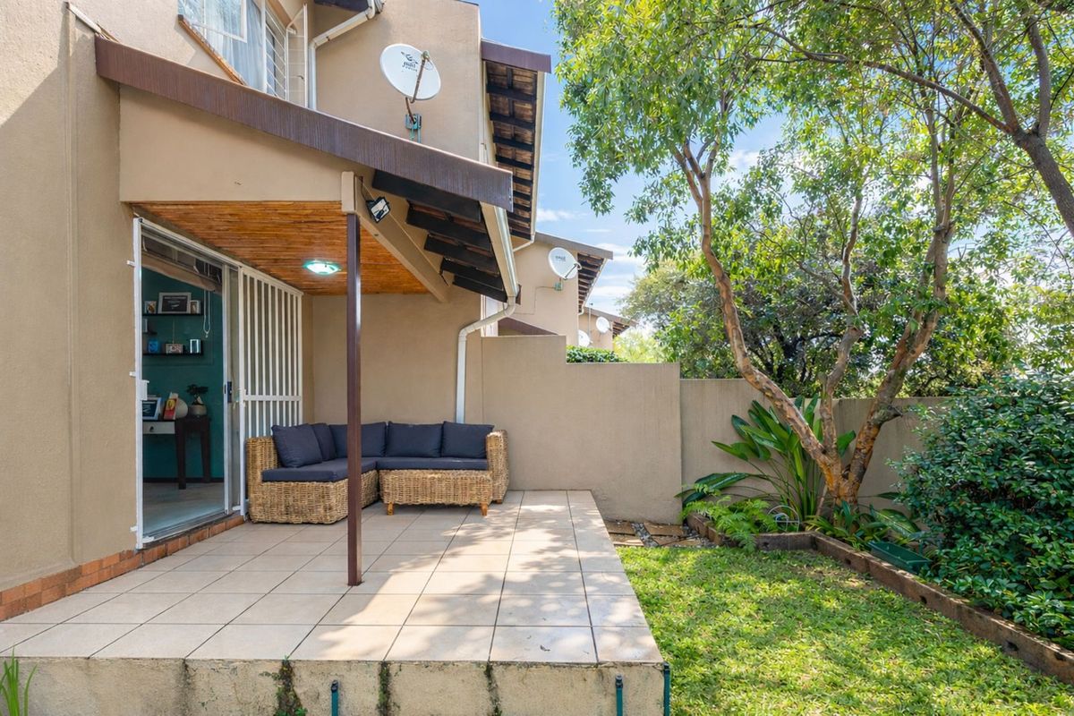 Townhouse For Sale in Malanshof - Photo 2