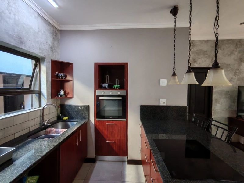 House For Sale in Bendor Ext 17 - Photo 10