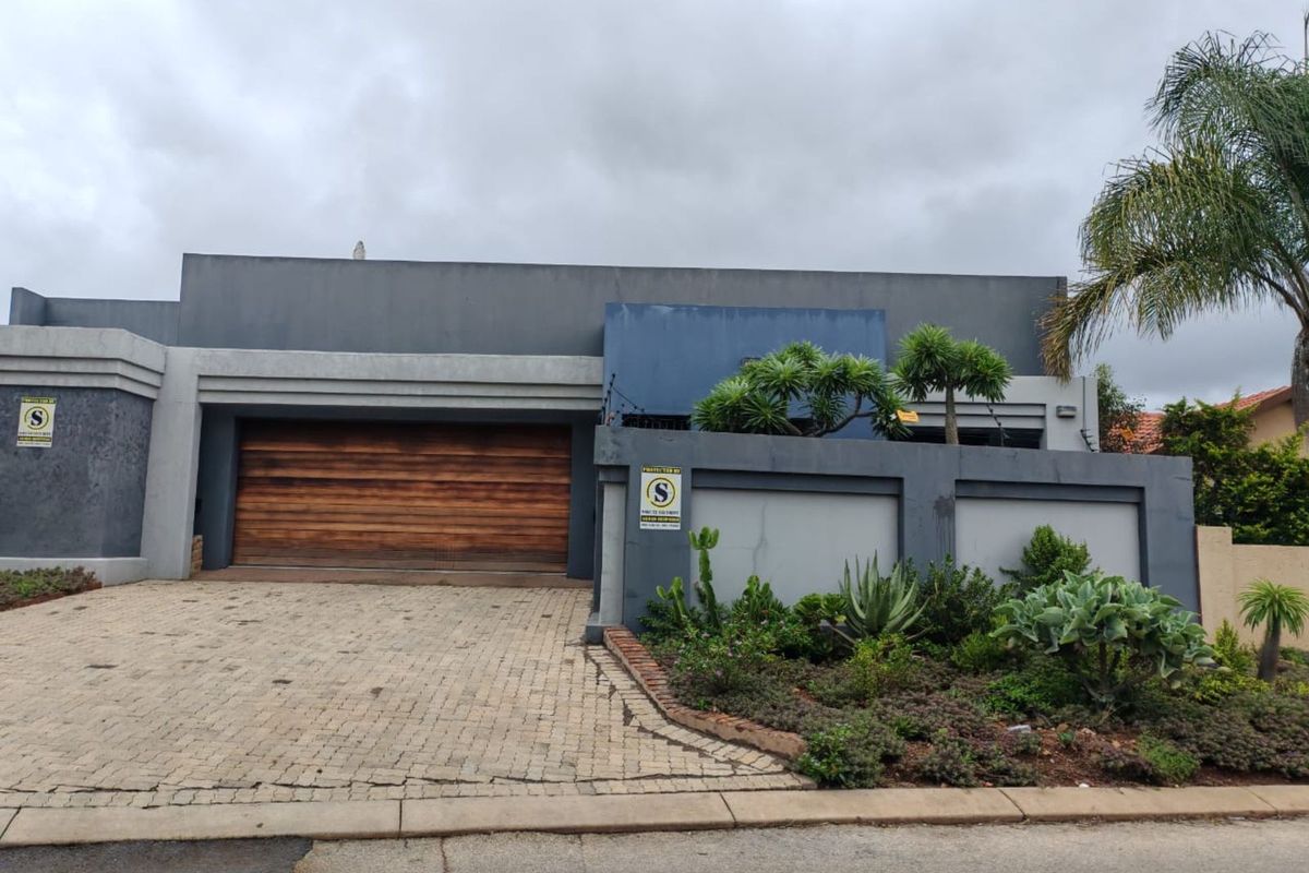 House For Sale in Bendor Ext 17 - Photo 2
