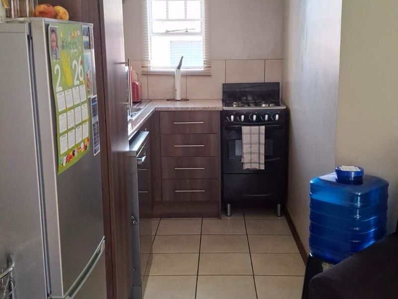 House For Sale in Terra Nova - Photo 3