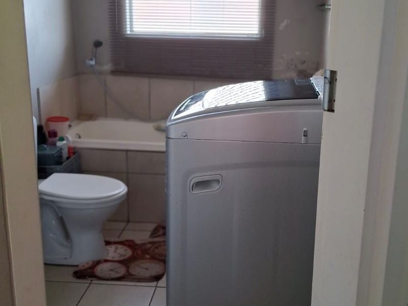 House For Sale in Terra Nova - Photo 7