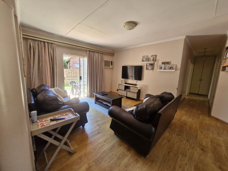 House For Sale in Rhodesdene - Photo 3