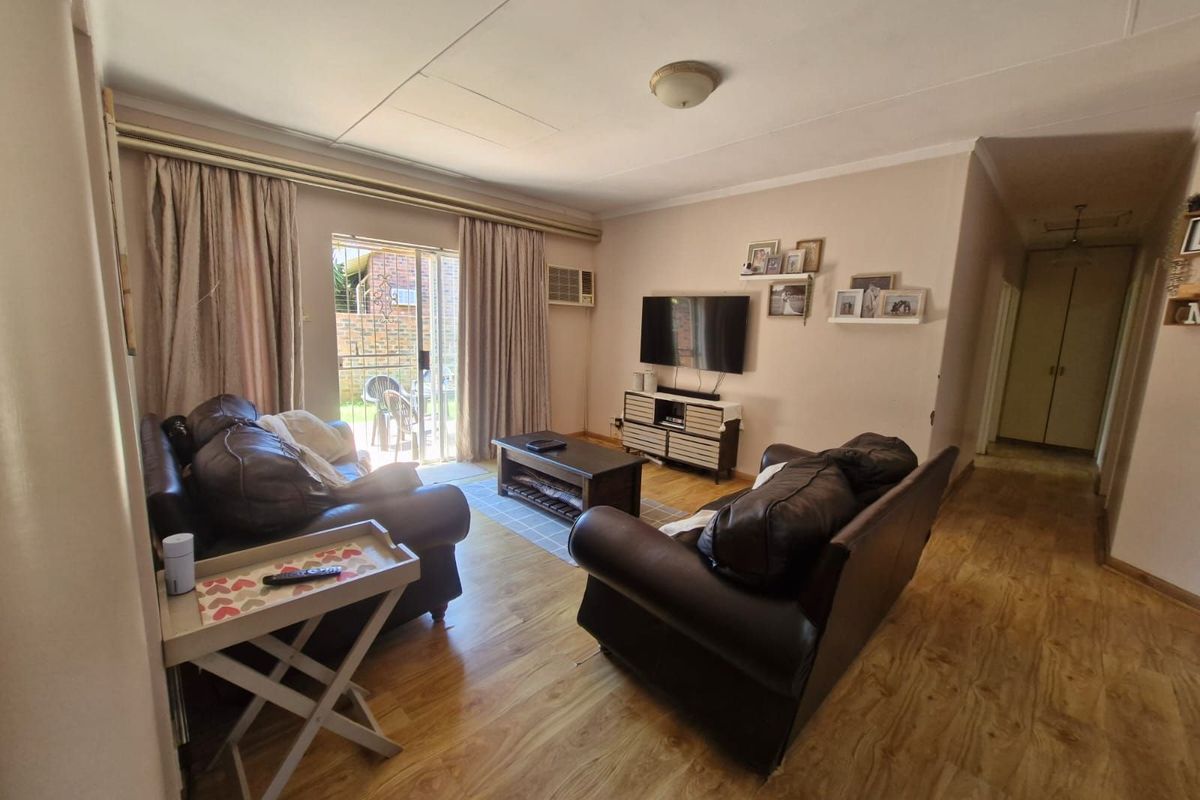 House For Sale in Rhodesdene - Photo 3