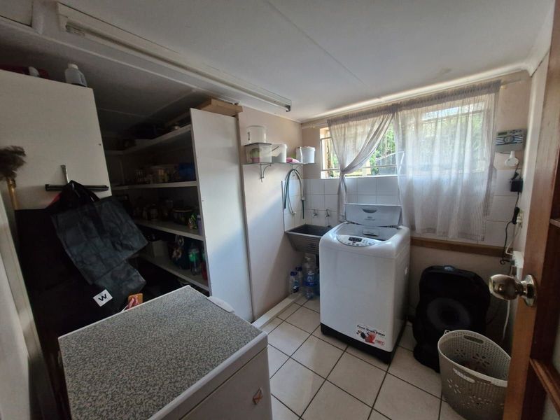 House For Sale in Rhodesdene - Photo 10