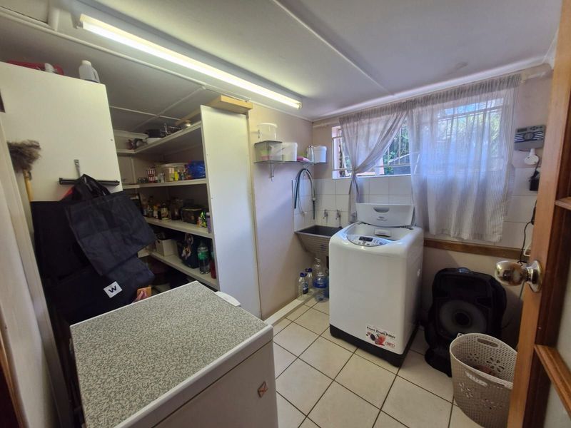 House For Sale in Rhodesdene - Photo 9