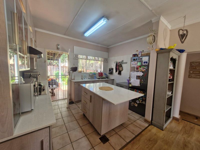 House For Sale in Rhodesdene - Photo 8