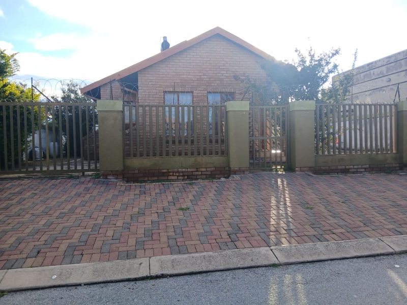 House For Sale in Ivy Park - Photo 2