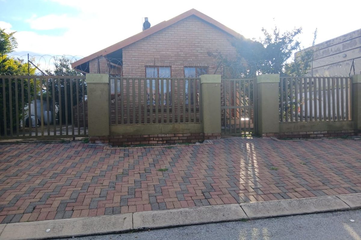 House For Sale in Ivy Park - Photo 2