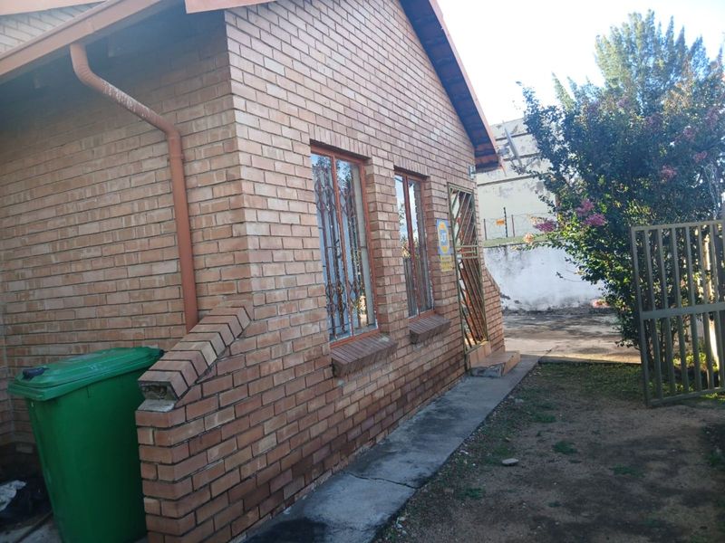 House For Sale in Ivy Park - Photo 3