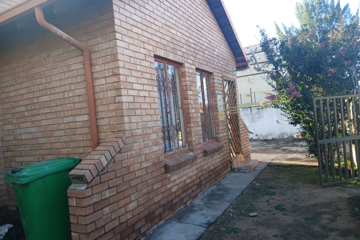 House For Sale in Ivy Park - Photo 3