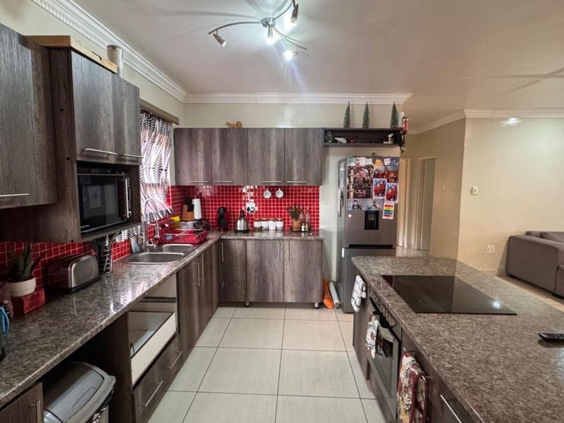 House For Sale in Cassandra - Photo 6