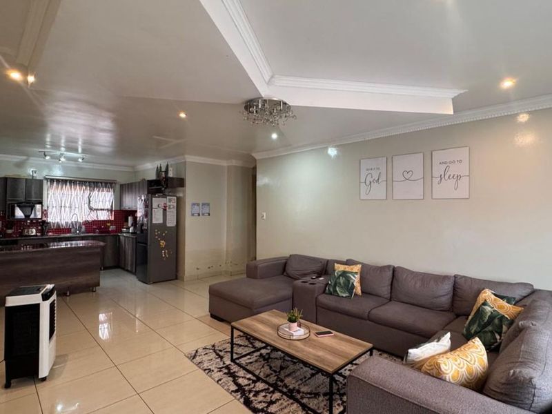 House For Sale in Cassandra - Photo 3