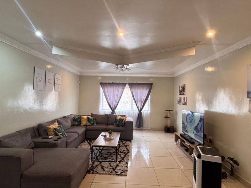 House For Sale in Cassandra - Photo 2