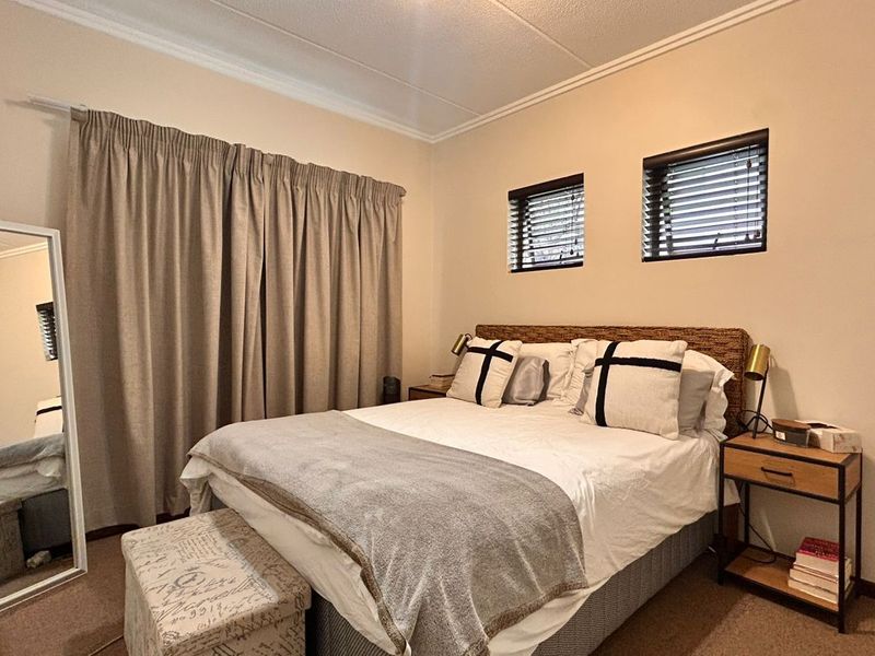 Apartment For Sale in Paulshof - Photo 6