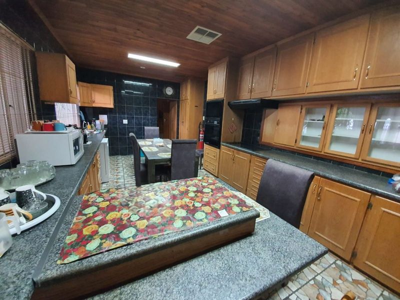 House For Sale in Royldene - Photo 6