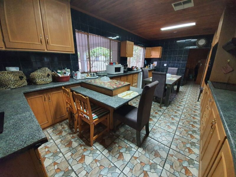 House For Sale in Royldene - Photo 5