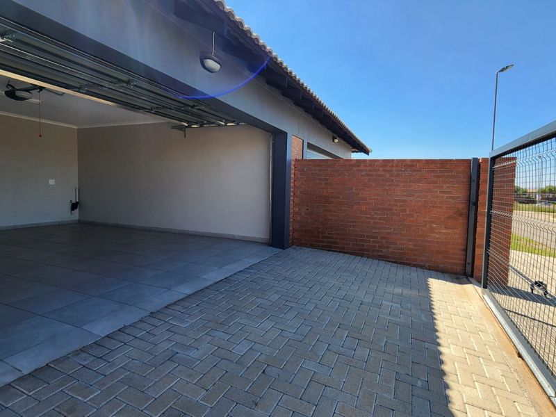 House For Sale in Secunda Central - Photo 3