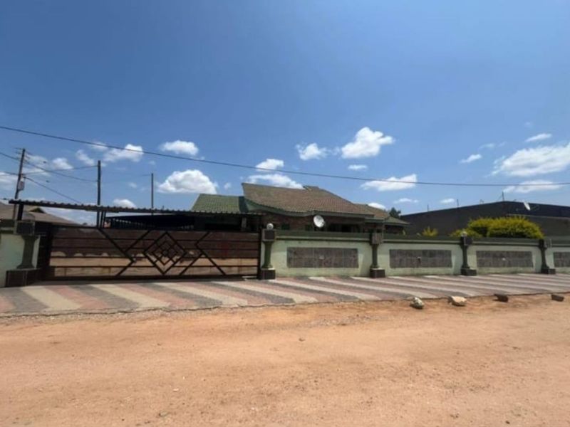 House For Sale in Seshego - Photo 4