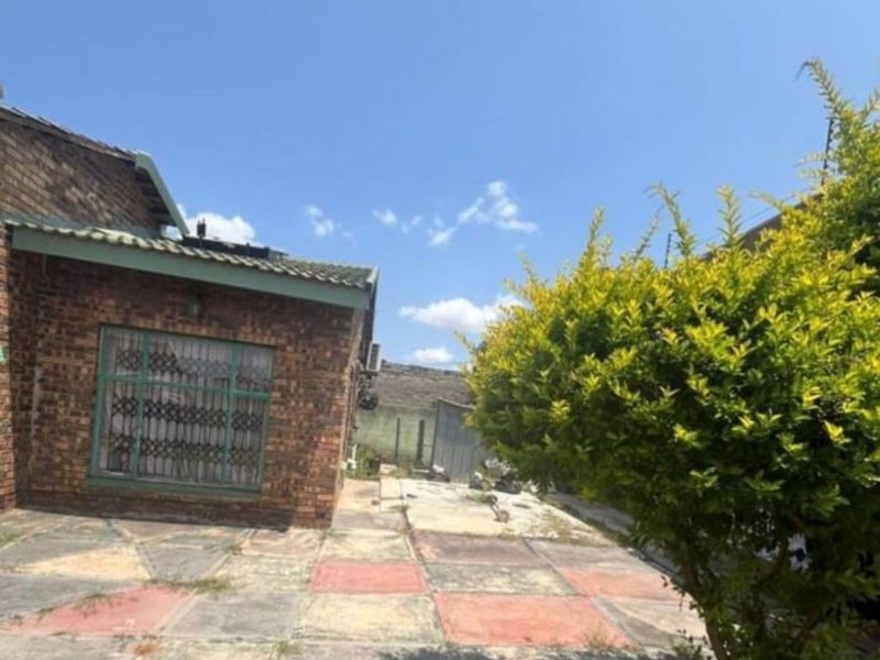 House For Sale in Seshego - Photo 2