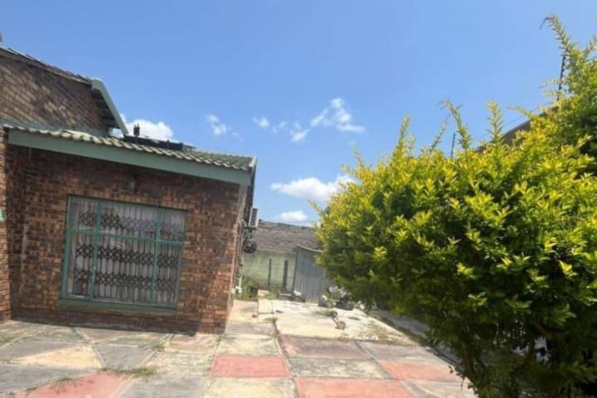 House For Sale in Seshego - Photo 2