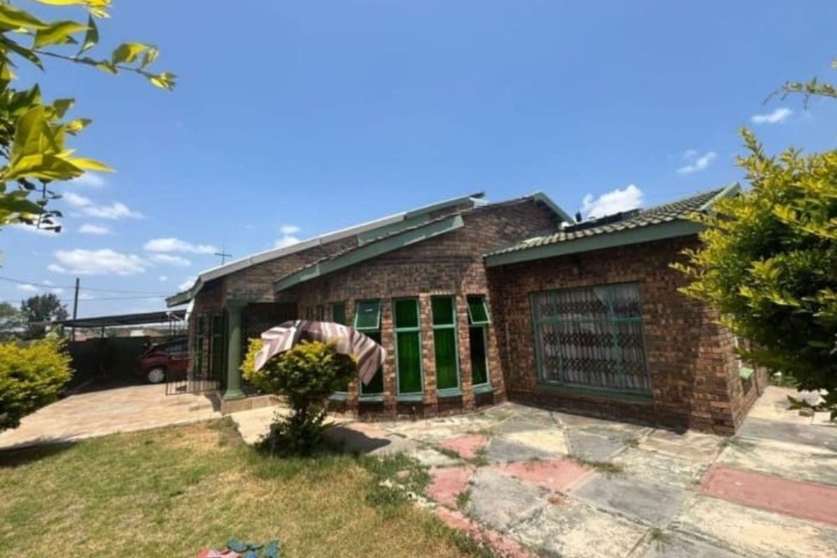 House For Sale in Seshego - Photo 3
