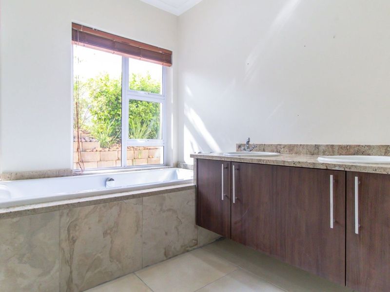 House For Sale in Dennegeur - Photo 4