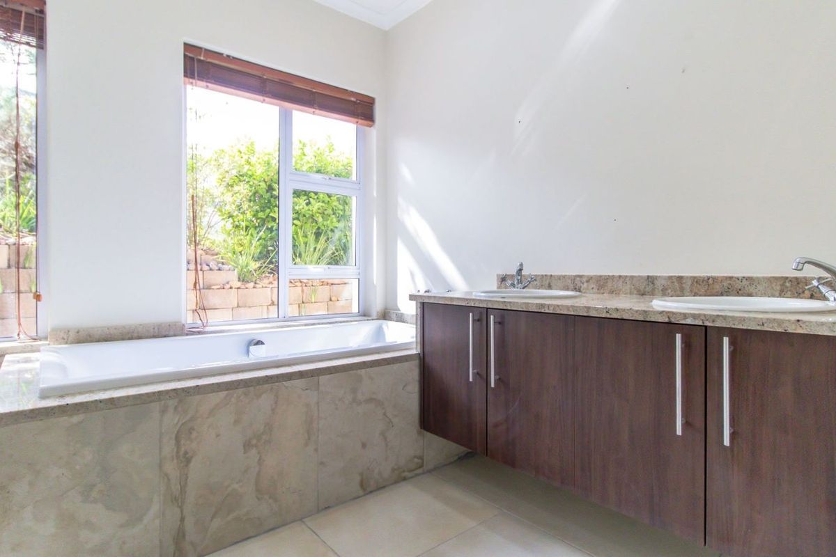 House For Sale in Dennegeur - Photo 4