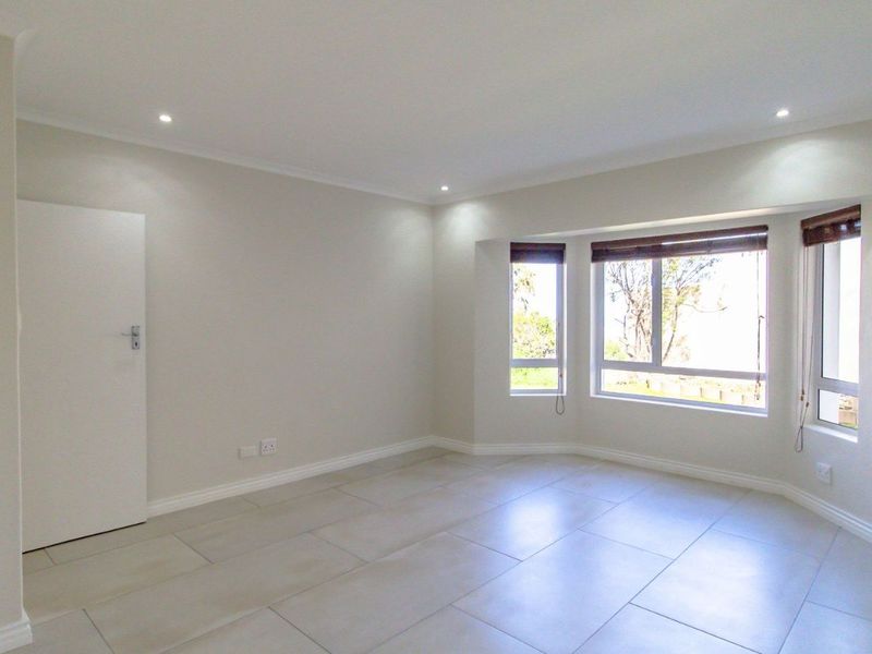 House For Sale in Dennegeur - Photo 6