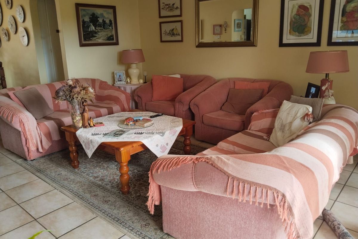 Townhouse For Sale in Die Hoewes - Photo 4