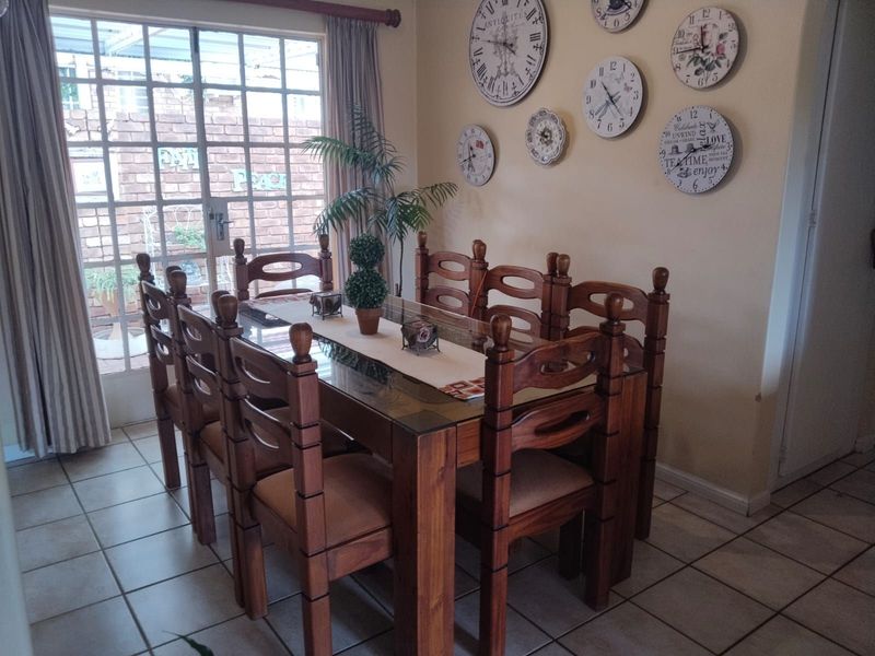 Townhouse For Sale in Die Hoewes - Photo 6