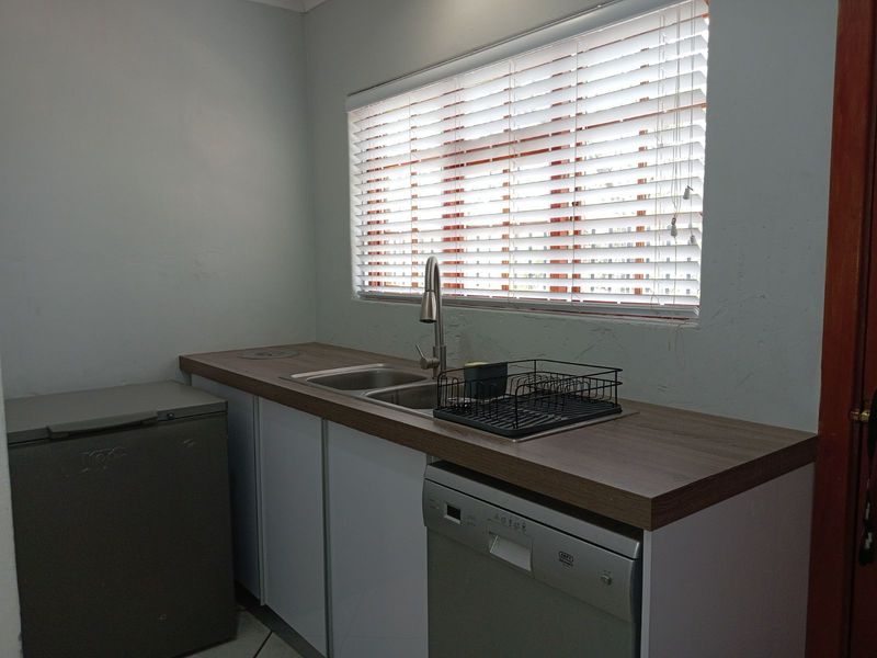 House For Sale in Graaff-Reinet Central - Photo 6