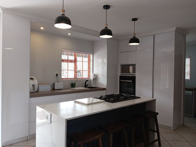 House For Sale in Graaff-Reinet Central - Photo 4