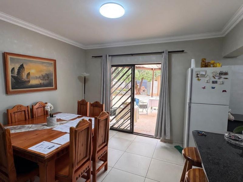 House For Sale in Rhodesdene - Photo 5