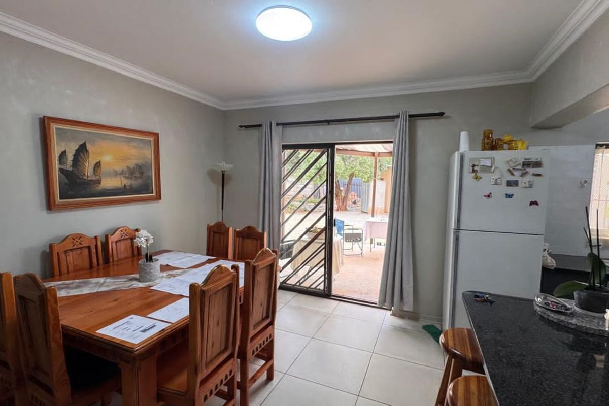 House For Sale in Rhodesdene - Photo 5