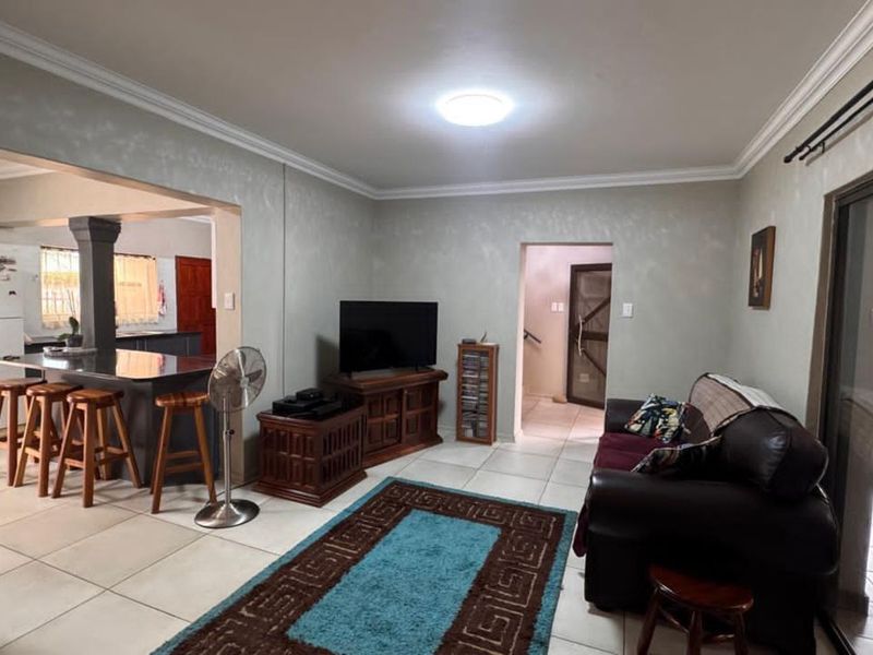 House For Sale in Rhodesdene - Photo 4