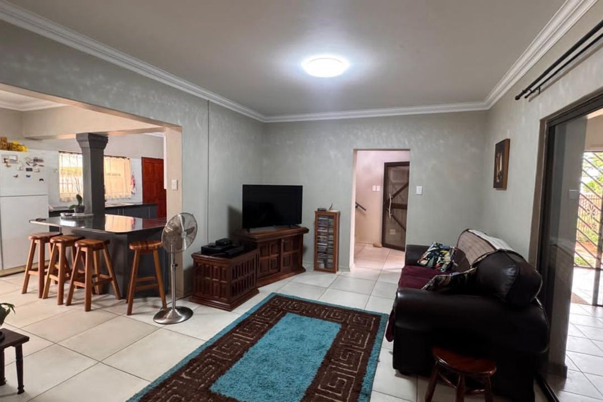 House For Sale in Rhodesdene - Photo 4