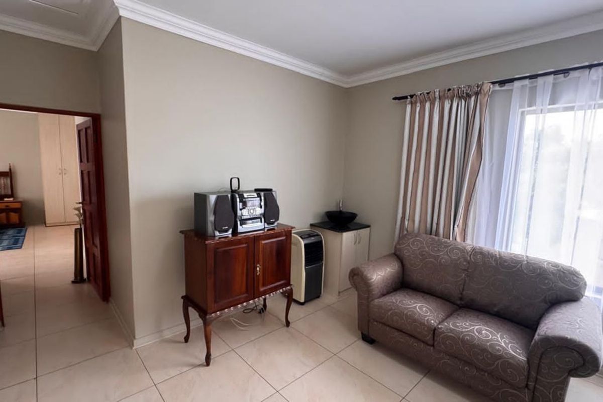 House For Sale in Rhodesdene - Photo 3