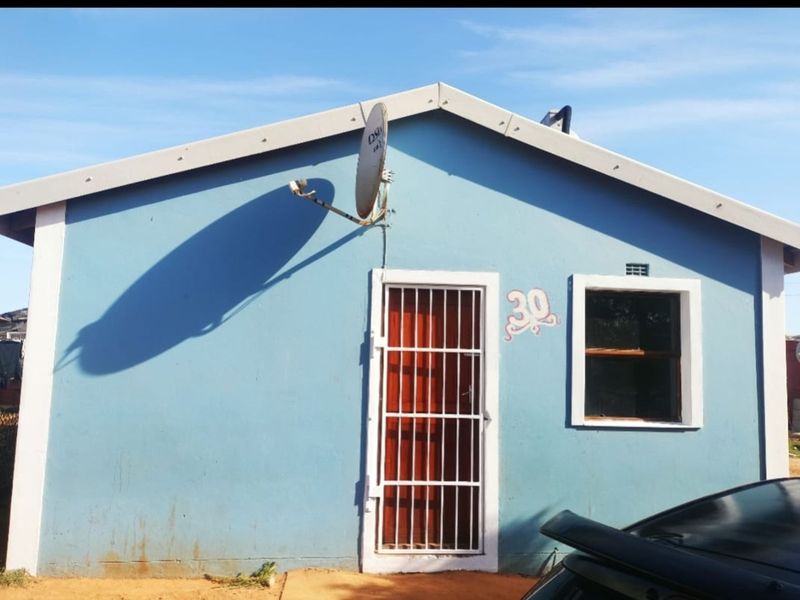 House For Sale in Kwanonqaba - Photo 3